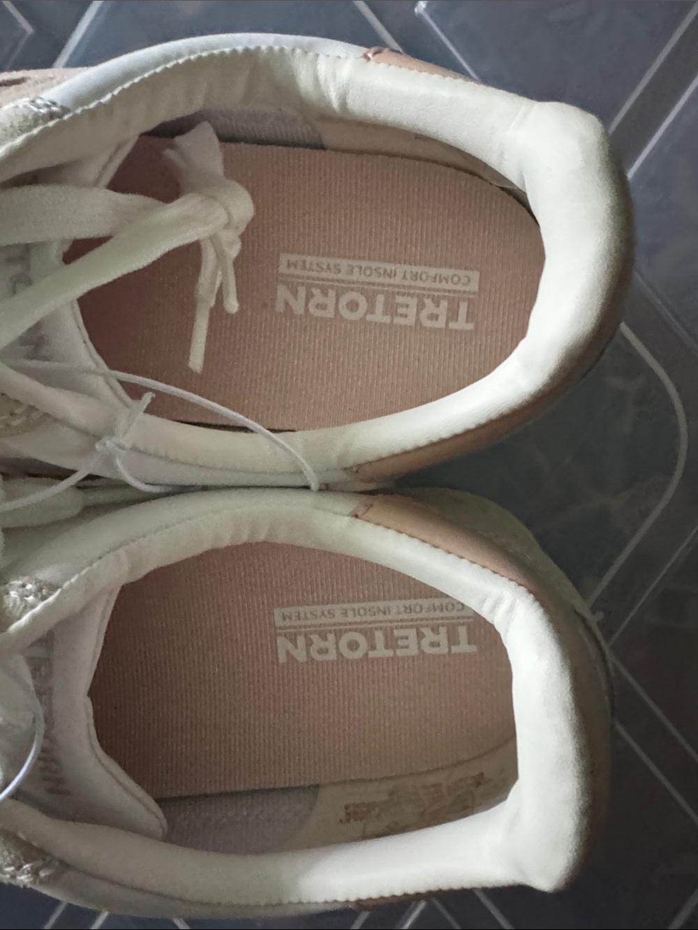 Tretorn Cream and Blush Retro Low-Top Sneakers - Picture 4 of 5